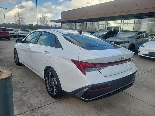 2025 Hyundai ELANTRA SEL