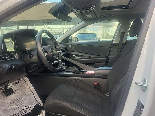 2025 Hyundai ELANTRA SEL