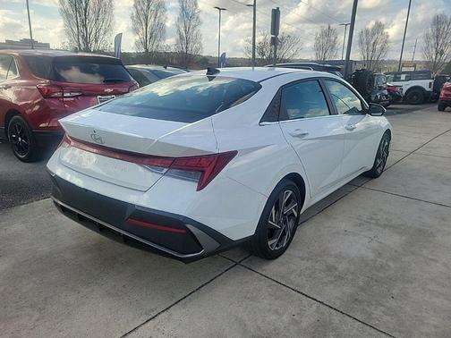 2025 Hyundai ELANTRA SEL