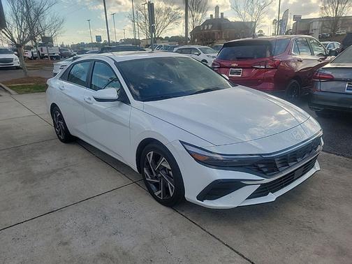 2025 Hyundai ELANTRA SEL