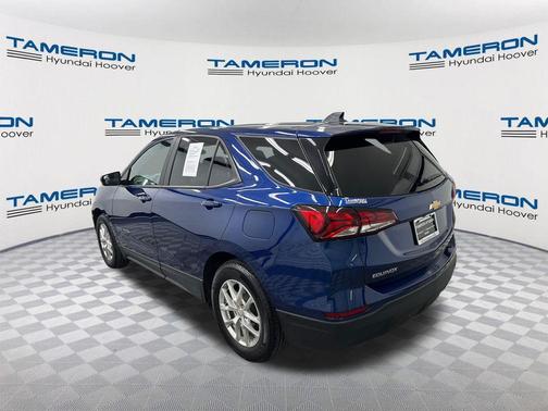 Blue Glow Metallic 2022 Chevrolet Equinox LS