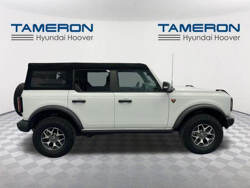 OXFORD WHITE 2023 Ford Bronco Badlands