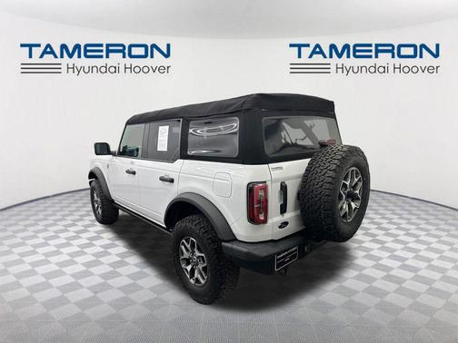 OXFORD WHITE 2023 Ford Bronco Badlands