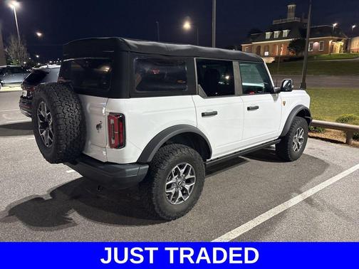 OXFORD WHITE 2023 Ford Bronco Badlands