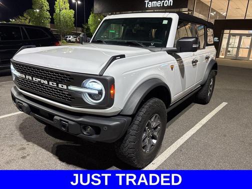 OXFORD WHITE 2023 Ford Bronco Badlands