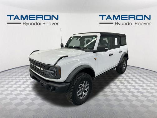 OXFORD WHITE 2023 Ford Bronco Badlands