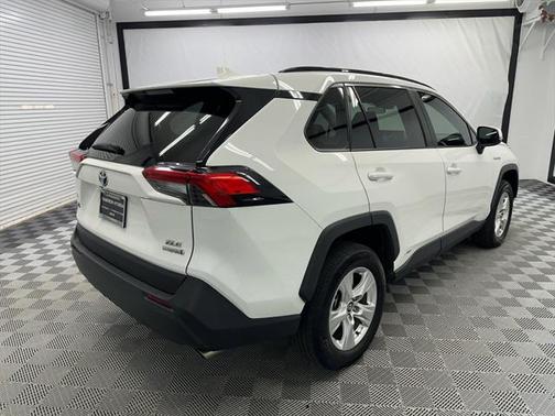 2020 Toyota RAV4 Hybrid XLE