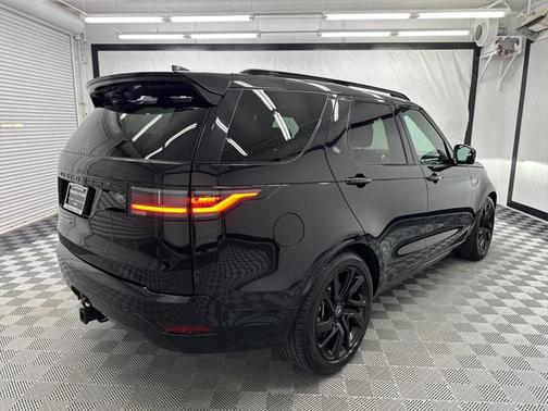 2023 Land Rover Discovery P300 S R-Dynamic