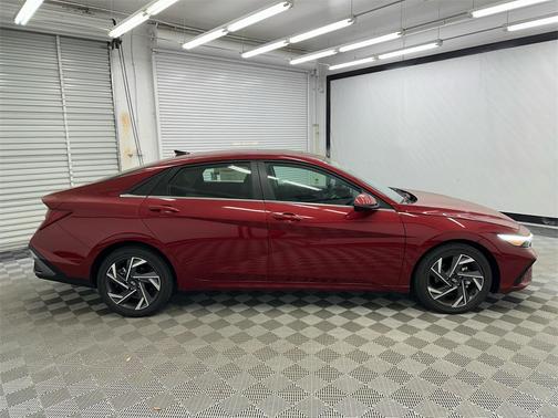 2025 Hyundai ELANTRA Limited