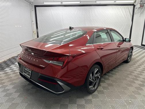 2025 Hyundai ELANTRA Limited