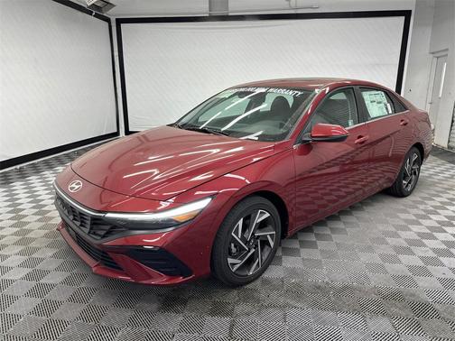 2025 Hyundai ELANTRA Limited