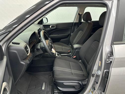 Shimmering Silver 2023 Hyundai VENUE SEL