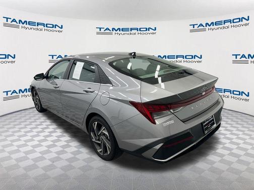 Fluid Metal 2025 Hyundai ELANTRA SEL