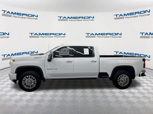 Summit White 2022 Chevrolet Silverado 2500 High Country