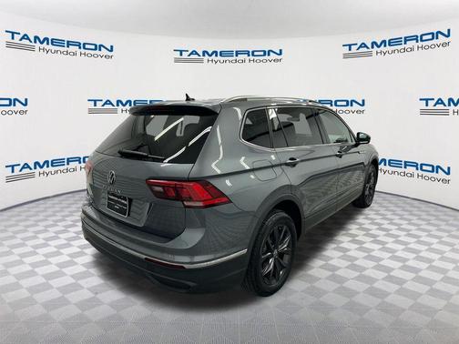 Platinum Gray Metallic 2024 Volkswagen Tiguan 2.0T SE