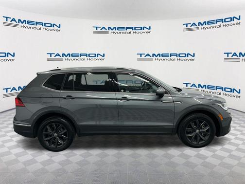 Platinum Gray Metallic 2024 Volkswagen Tiguan 2.0T SE