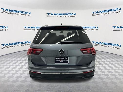 Platinum Gray Metallic 2024 Volkswagen Tiguan 2.0T SE