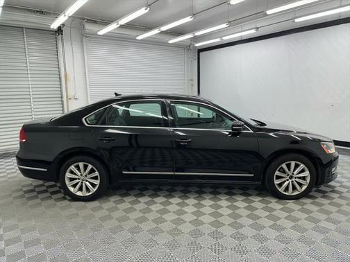 2013 Volkswagen Passat 2.5 SEL Premium