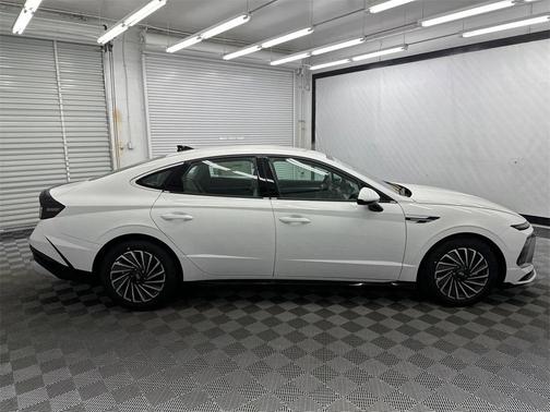2025 Hyundai SONATA Hybrid SE