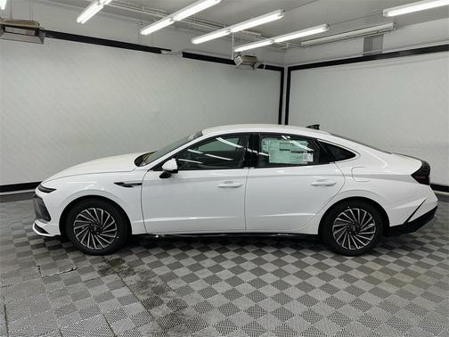 2025 Hyundai SONATA Hybrid SE