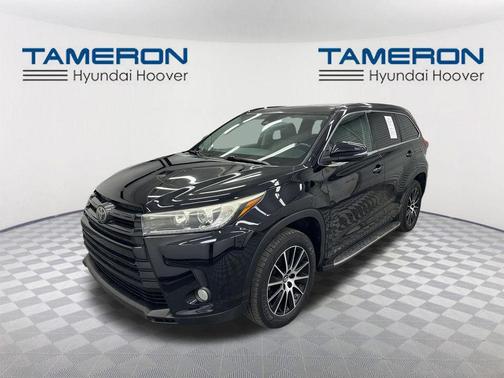 Midnight Black Metallic 2018 Toyota Highlander SE