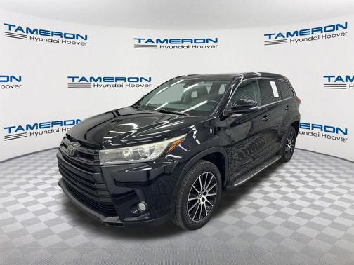 Midnight Black Metallic 2018 Toyota Highlander SE