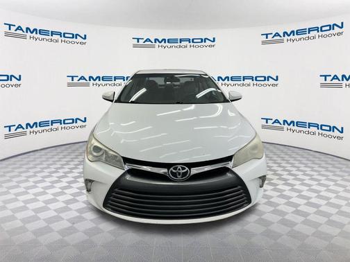 Super White 2016 Toyota Camry LE