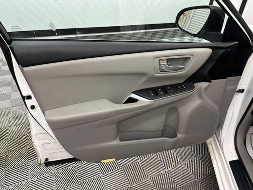 Super White 2016 Toyota Camry LE