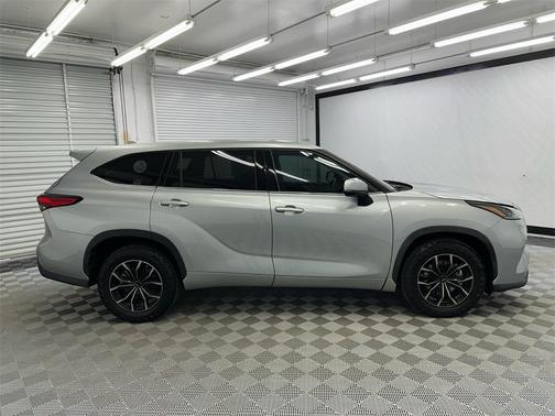 2021 Toyota Highlander LE