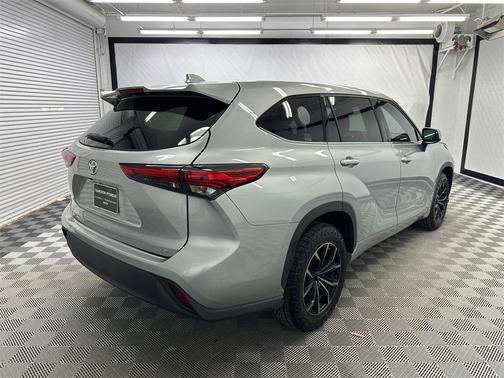 2021 Toyota Highlander LE