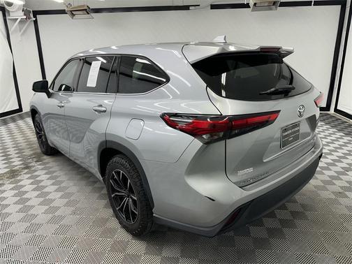 2021 Toyota Highlander LE