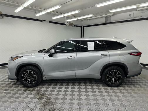 2021 Toyota Highlander LE