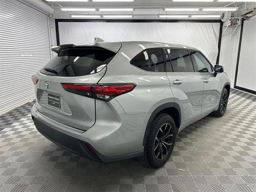 2021 Toyota Highlander LE
