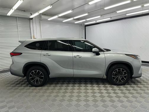 2021 Toyota Highlander LE