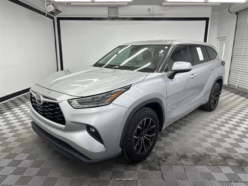 2021 Toyota Highlander LE