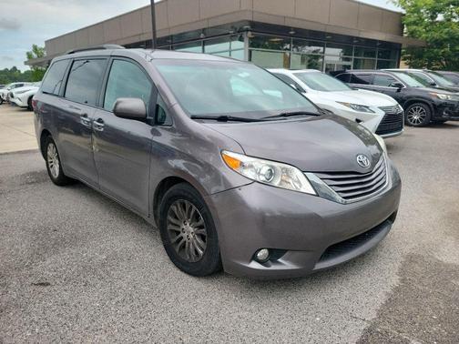 Predawn Gray Mica 2017 Toyota Sienna XLE Premium
