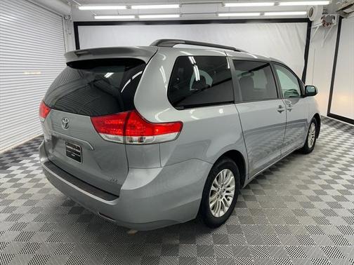 2014 Toyota Sienna XLE
