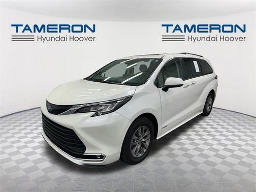 2021 Toyota Sienna XLE 8 Passenger