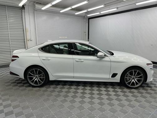 2024 Genesis G70 2.5T RWD