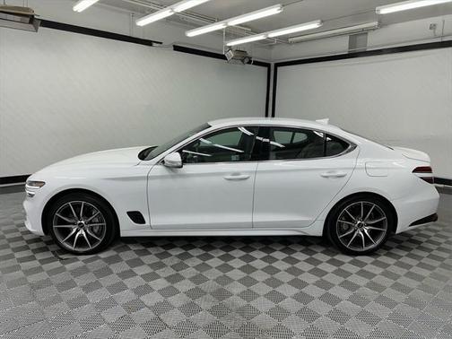 2024 Genesis G70 2.5T RWD
