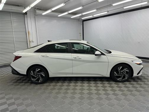 2025 Hyundai ELANTRA SEL