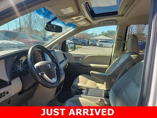 2017 Toyota Sienna XLE