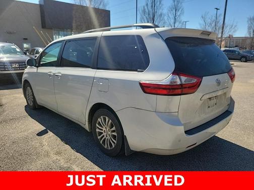2017 Toyota Sienna XLE