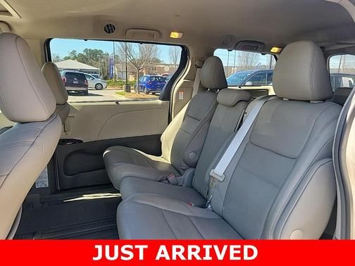 2017 Toyota Sienna XLE