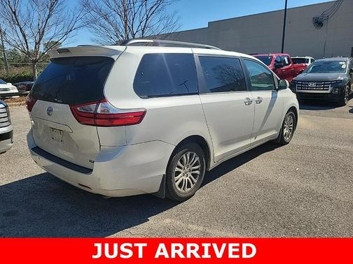 2017 Toyota Sienna XLE