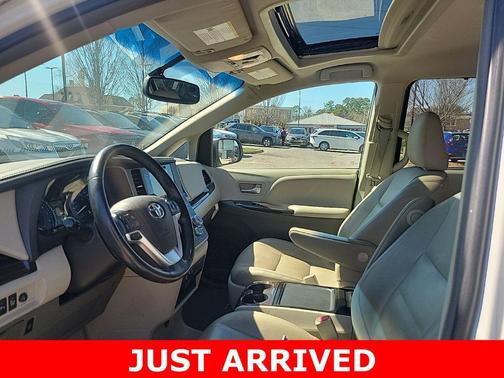 2017 Toyota Sienna XLE