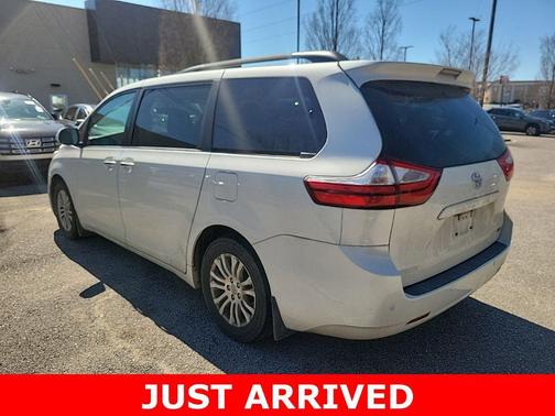 2017 Toyota Sienna XLE