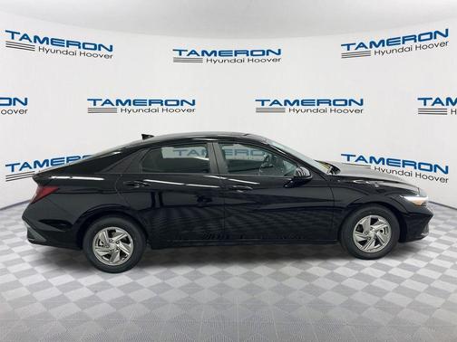 Abyss Black 2026 Hyundai ELANTRA SE