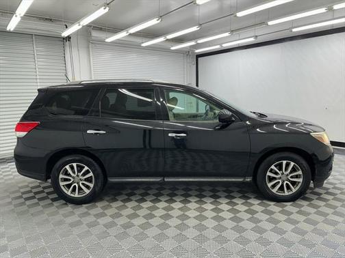 2016 Nissan Pathfinder SV