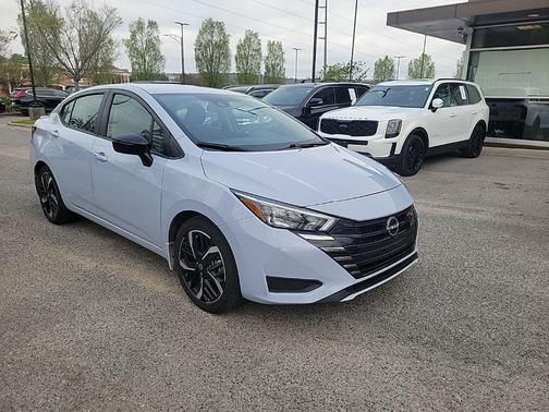 Gray Sky Pearl 2023 Nissan Versa 1.6 S
